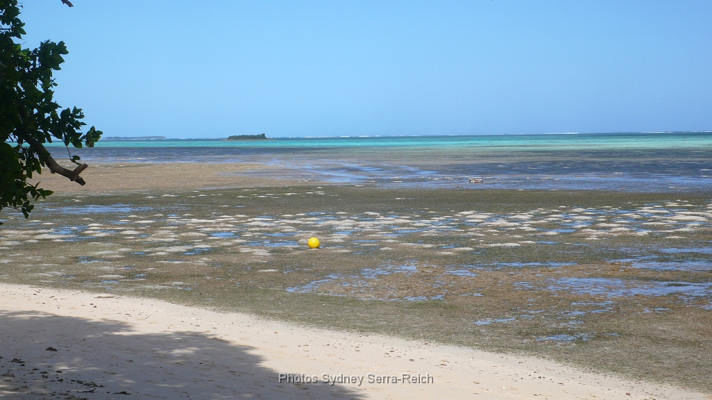Plage de Poe  a maree basse 1.JPG - Plage de Poé à marée basse. Août 2014